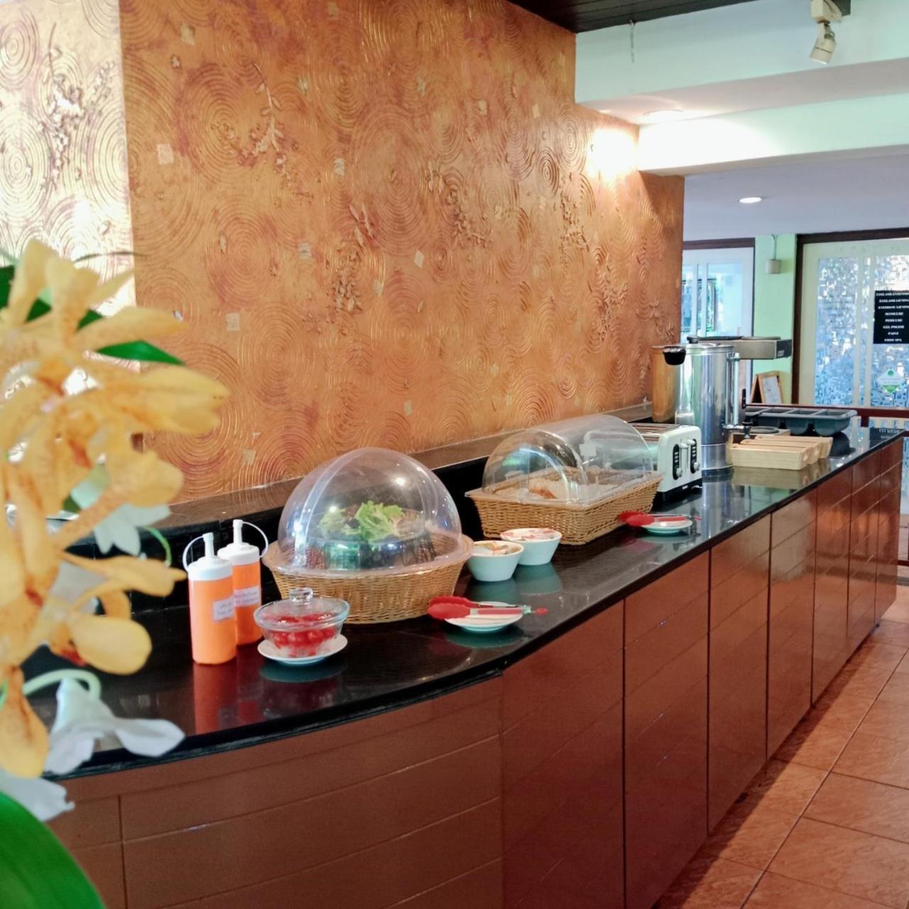 Woraburi Sukhumvit Hotel Bangkok Buitenkant foto